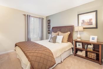 Marsh Cove Apartments in Savannah Georgia photo of bedroom with plush carpeting